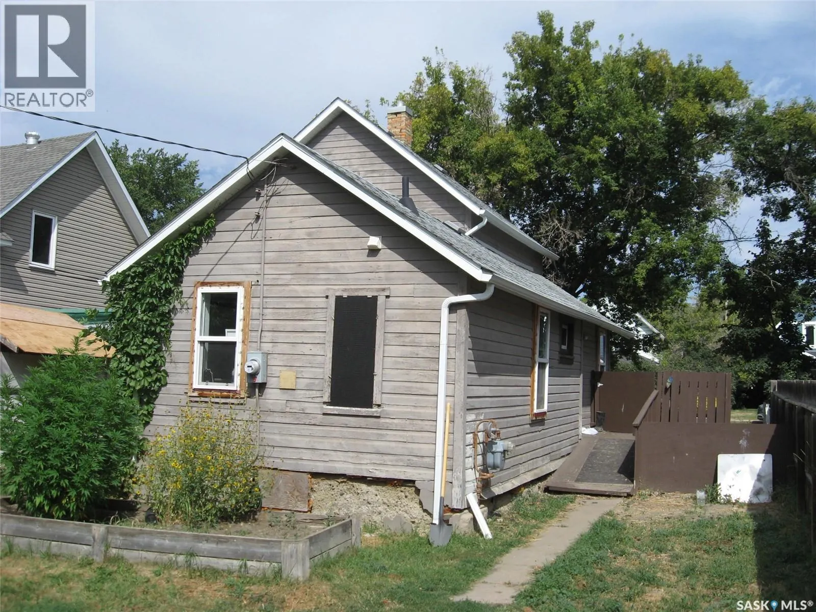 553 Athabasca STREET W