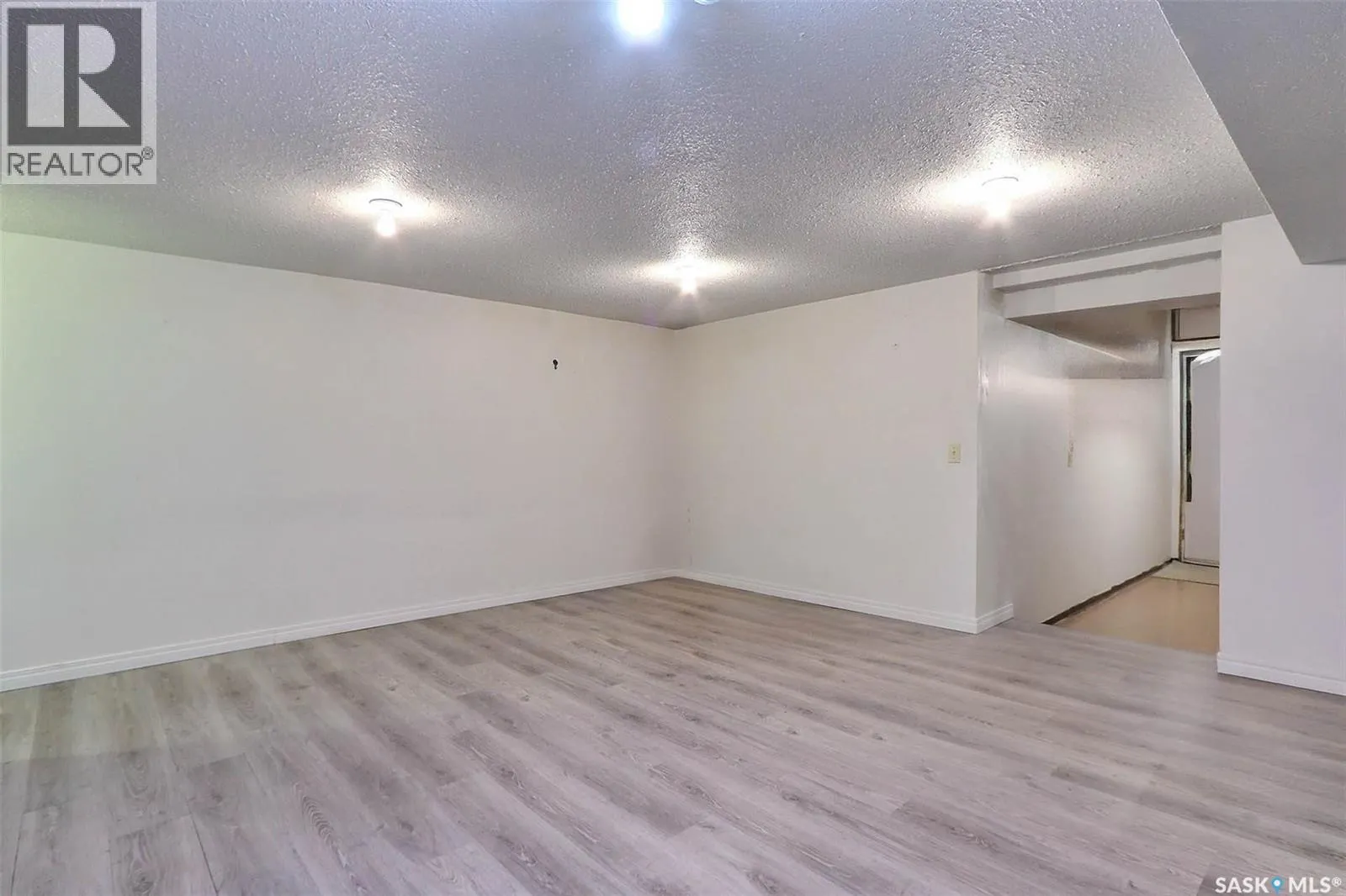 407 18th STREET W