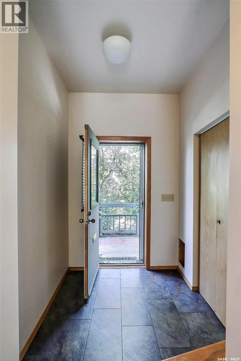 407 18th STREET W