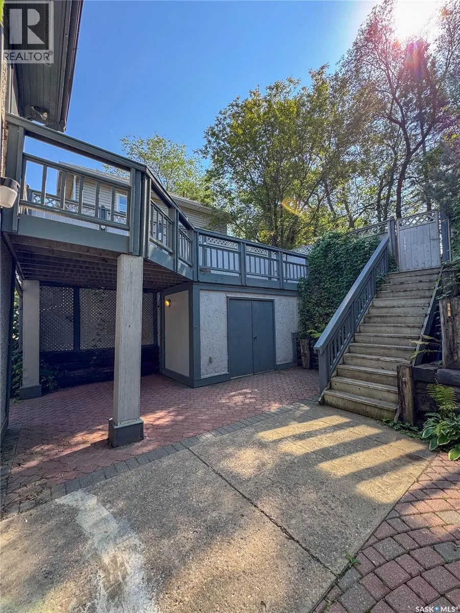 407 18th STREET W