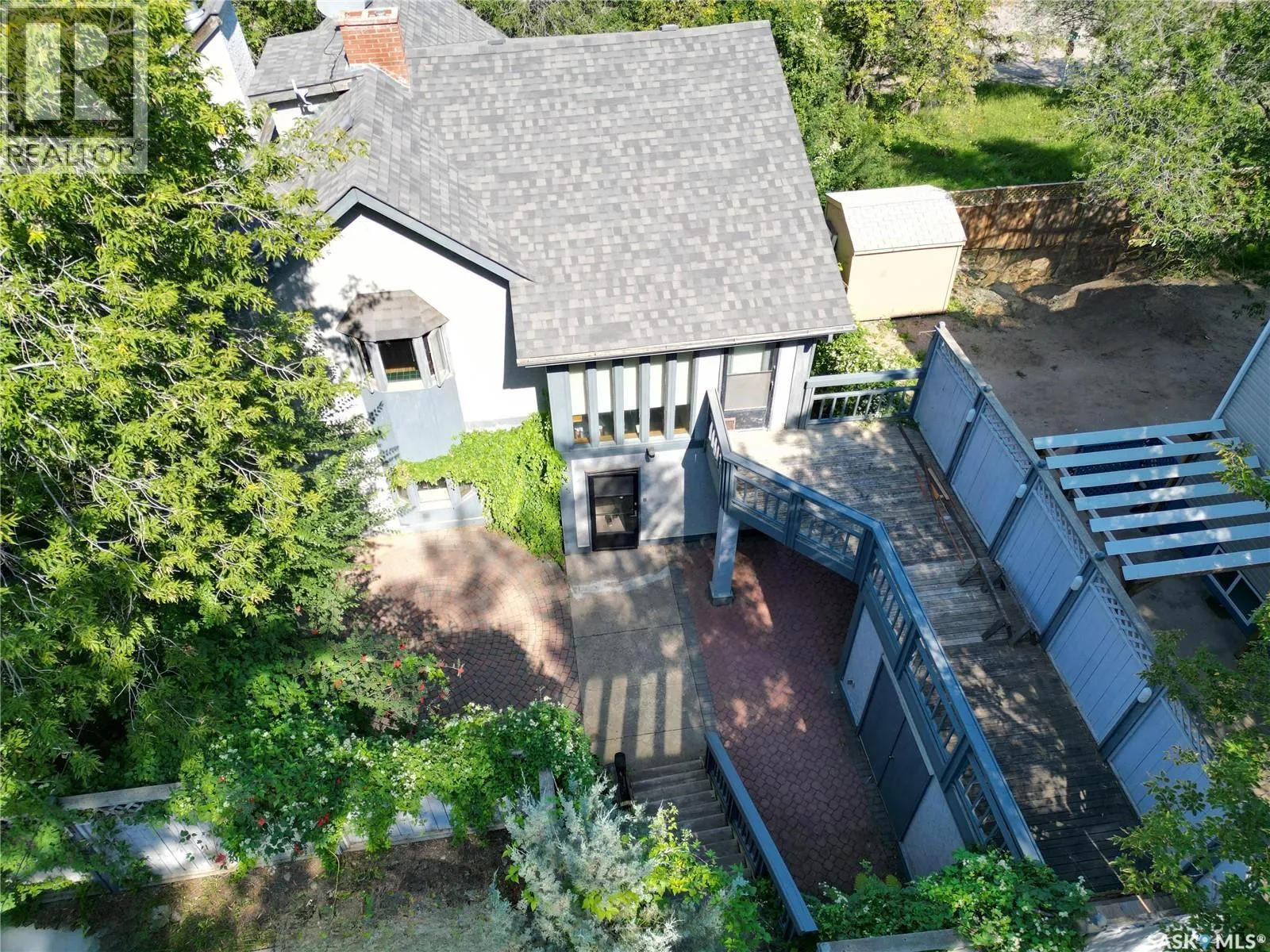 407 18th STREET W
