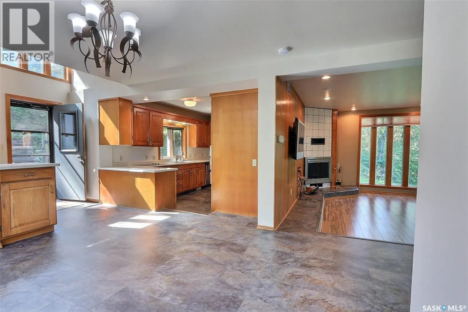 407 18th STREET W
