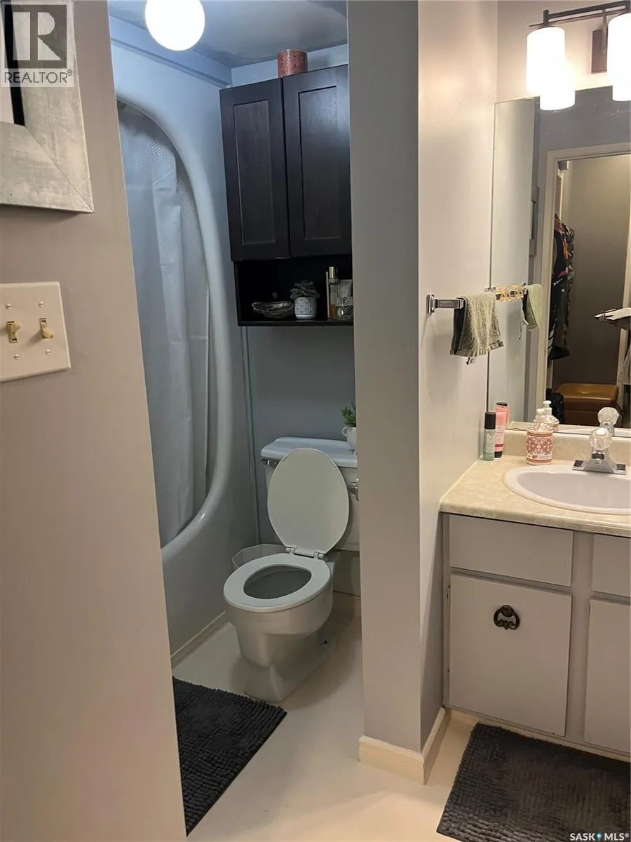 250 Home STREET W