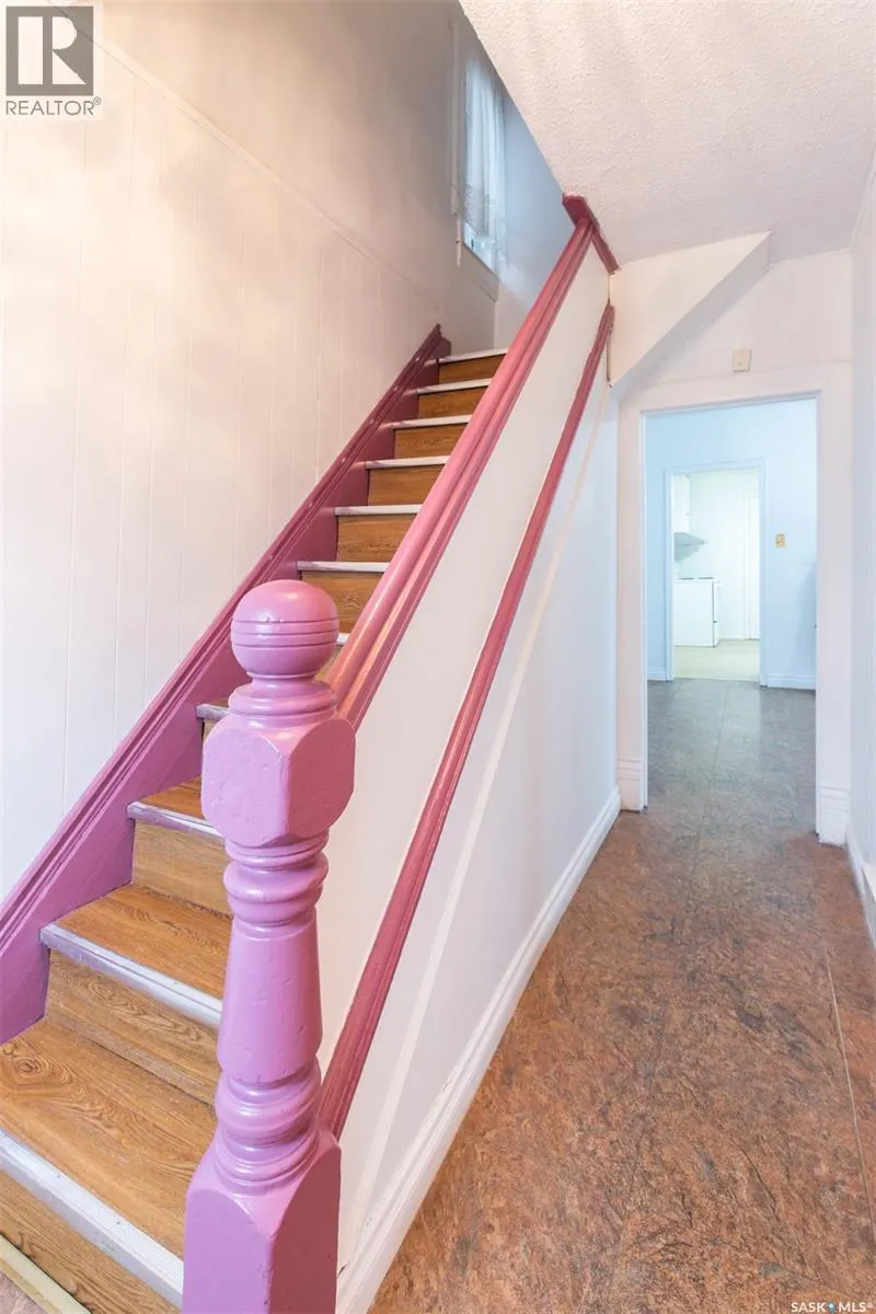 404 Fairford STREET W