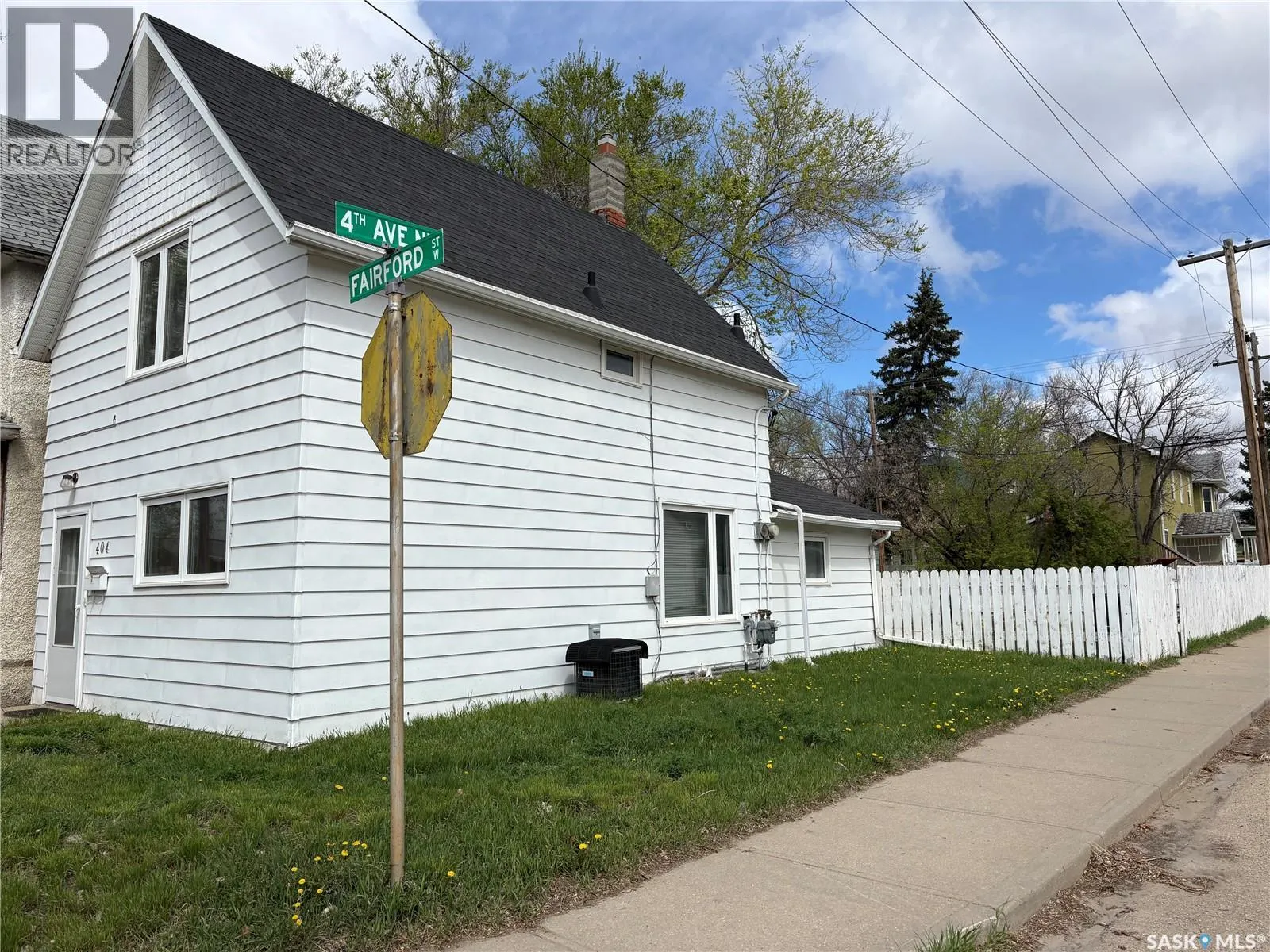 404 Fairford STREET W