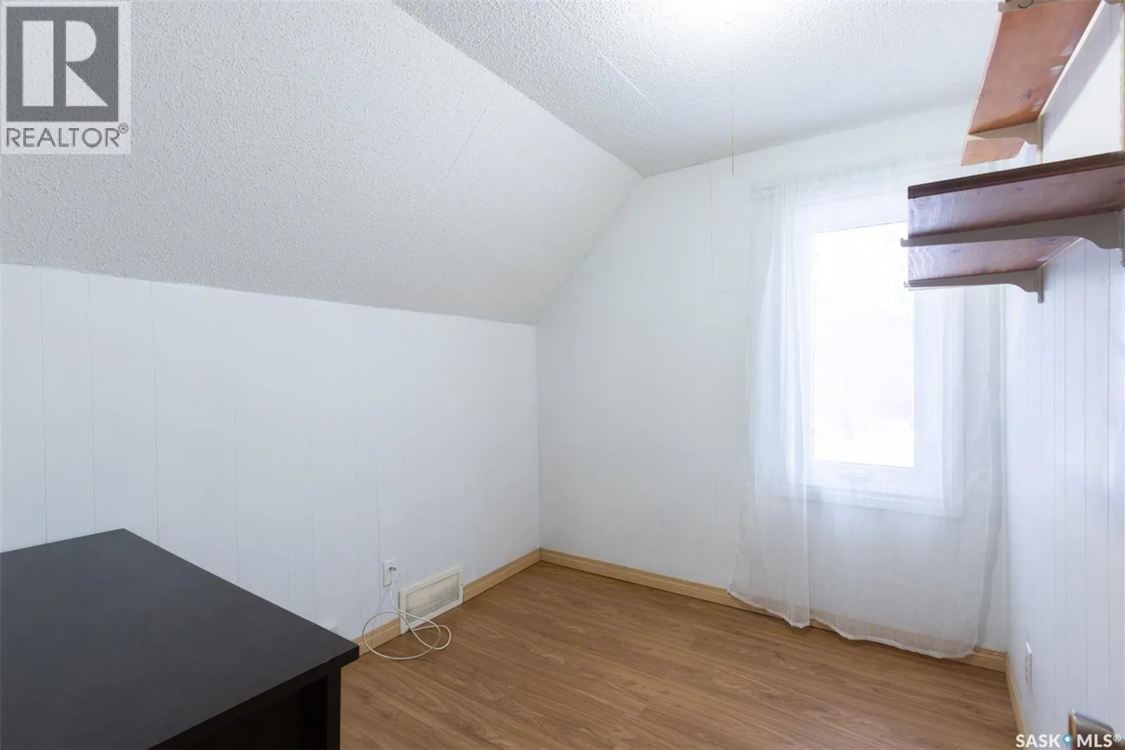 404 Fairford STREET W