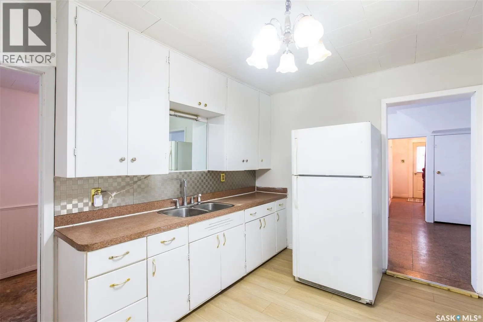 404 Fairford STREET W