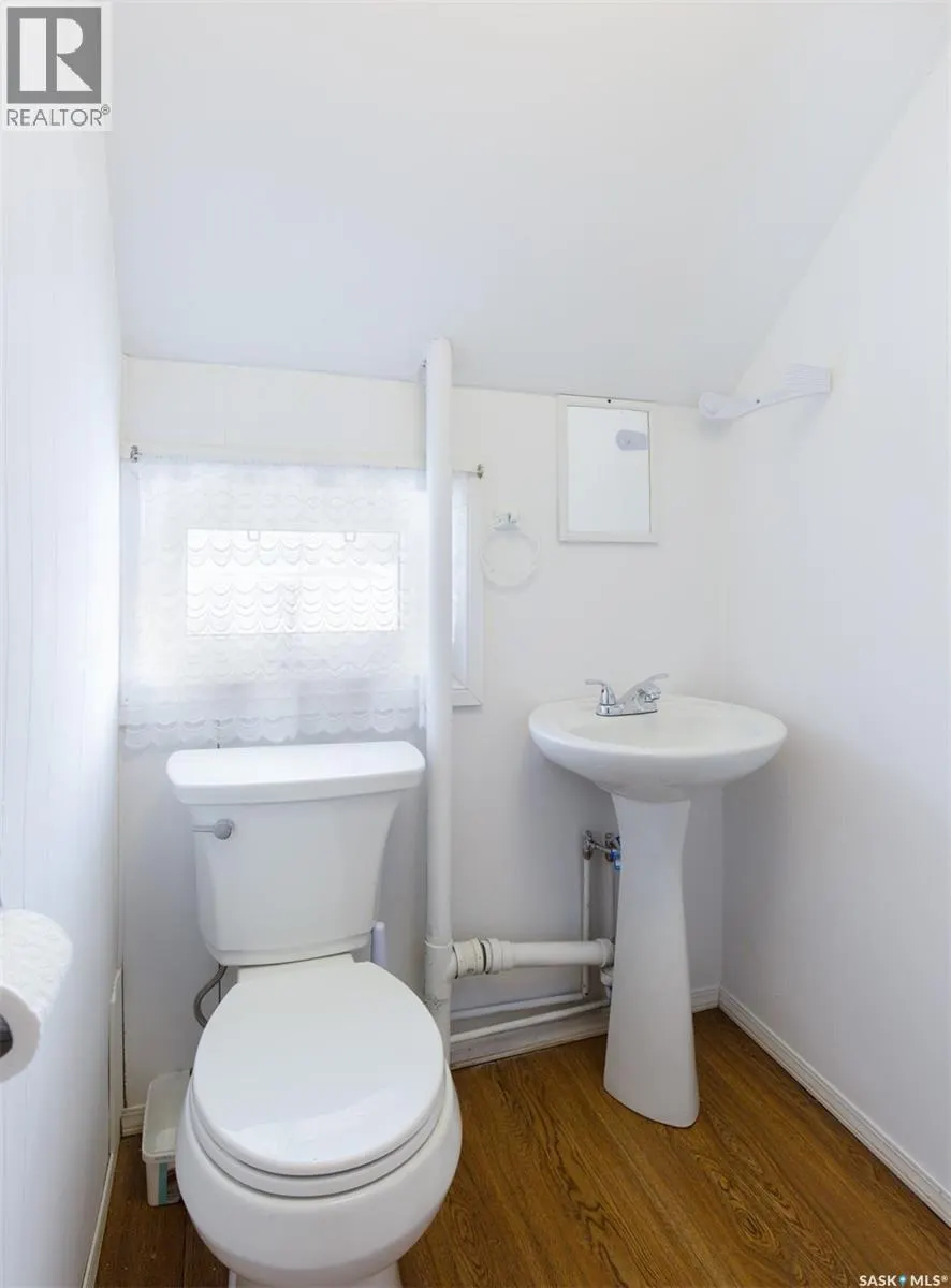 404 Fairford STREET W