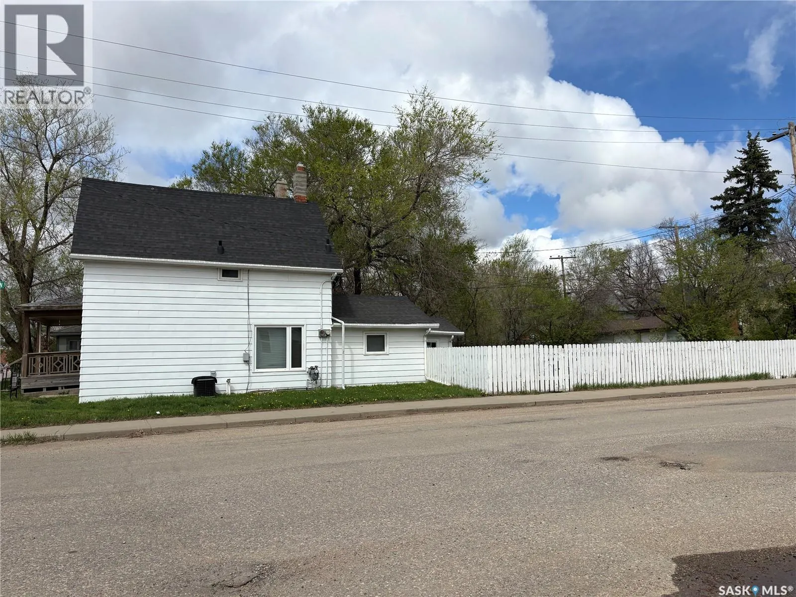 404 Fairford STREET W