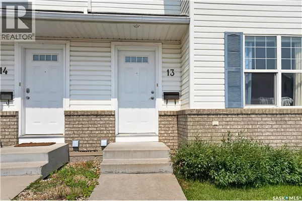 13 102 Pawlychenko LANE