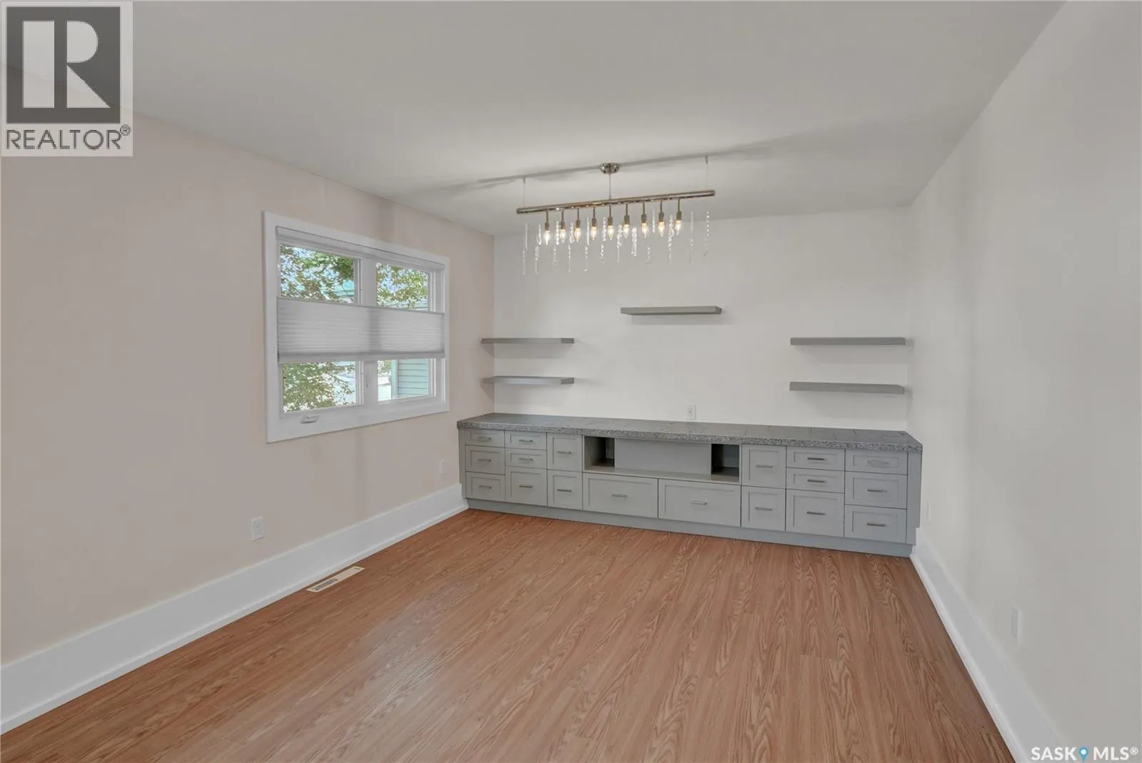 877 Elgin AVENUE