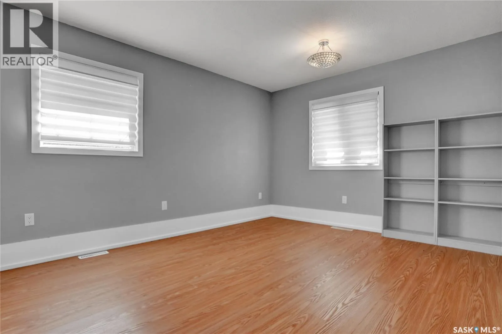 877 Elgin AVENUE