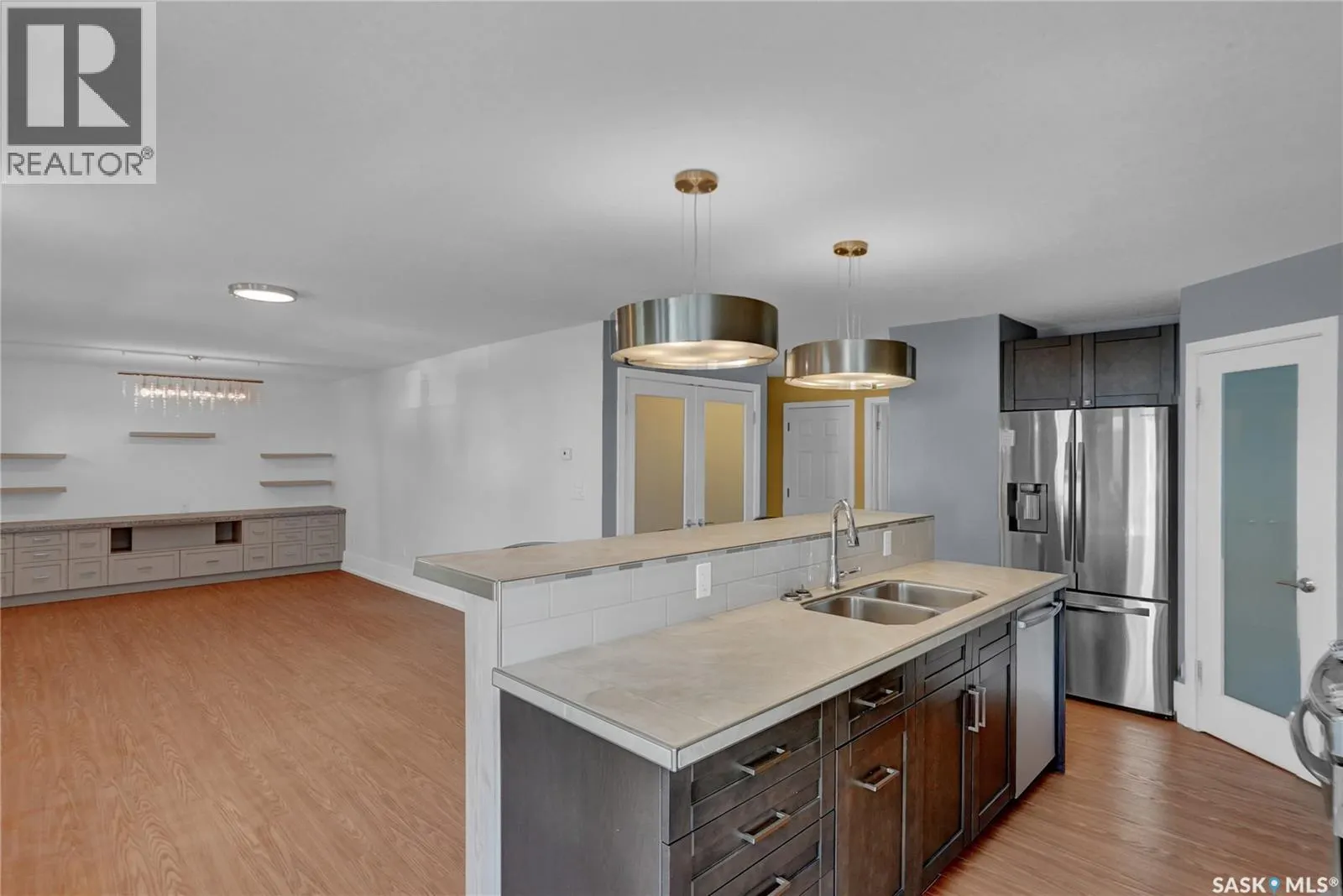 877 Elgin AVENUE