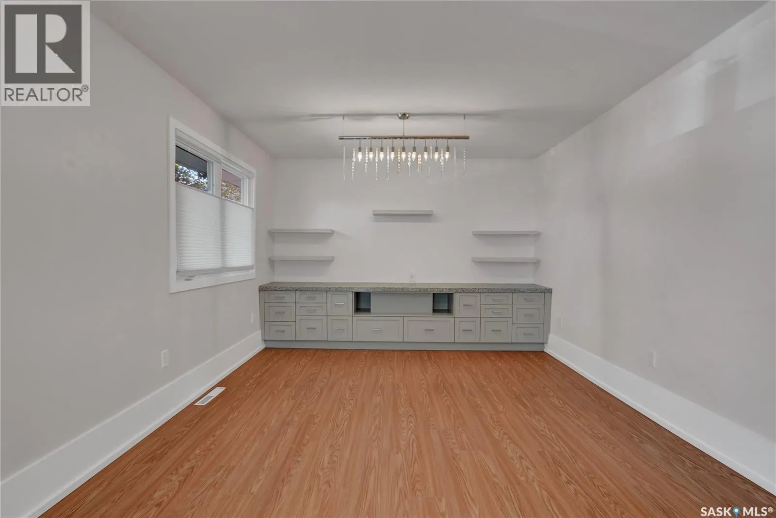 877 Elgin AVENUE