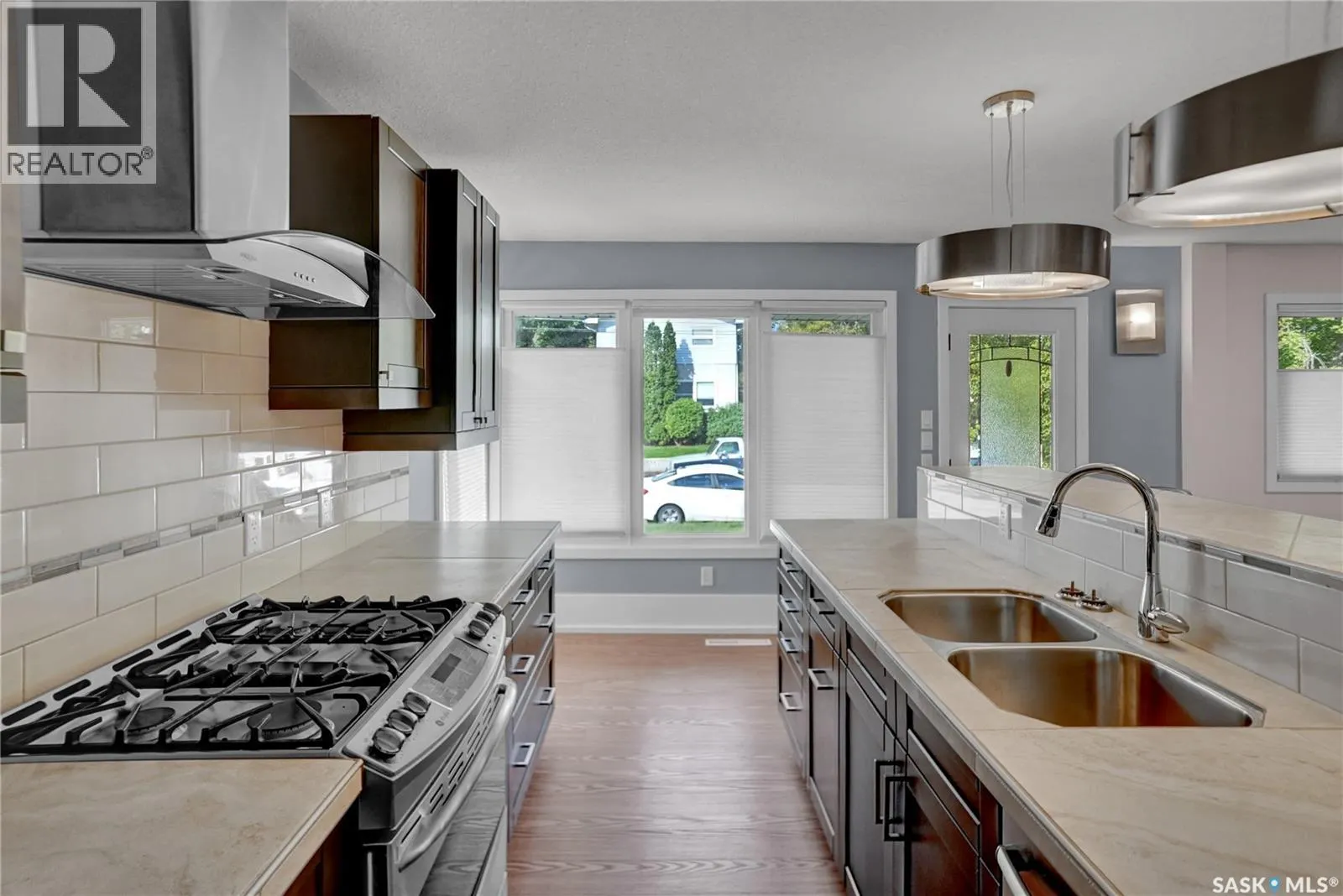 877 Elgin AVENUE