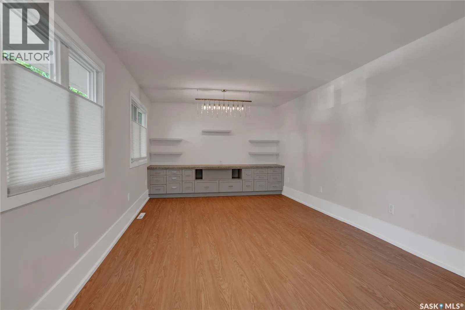 877 Elgin AVENUE