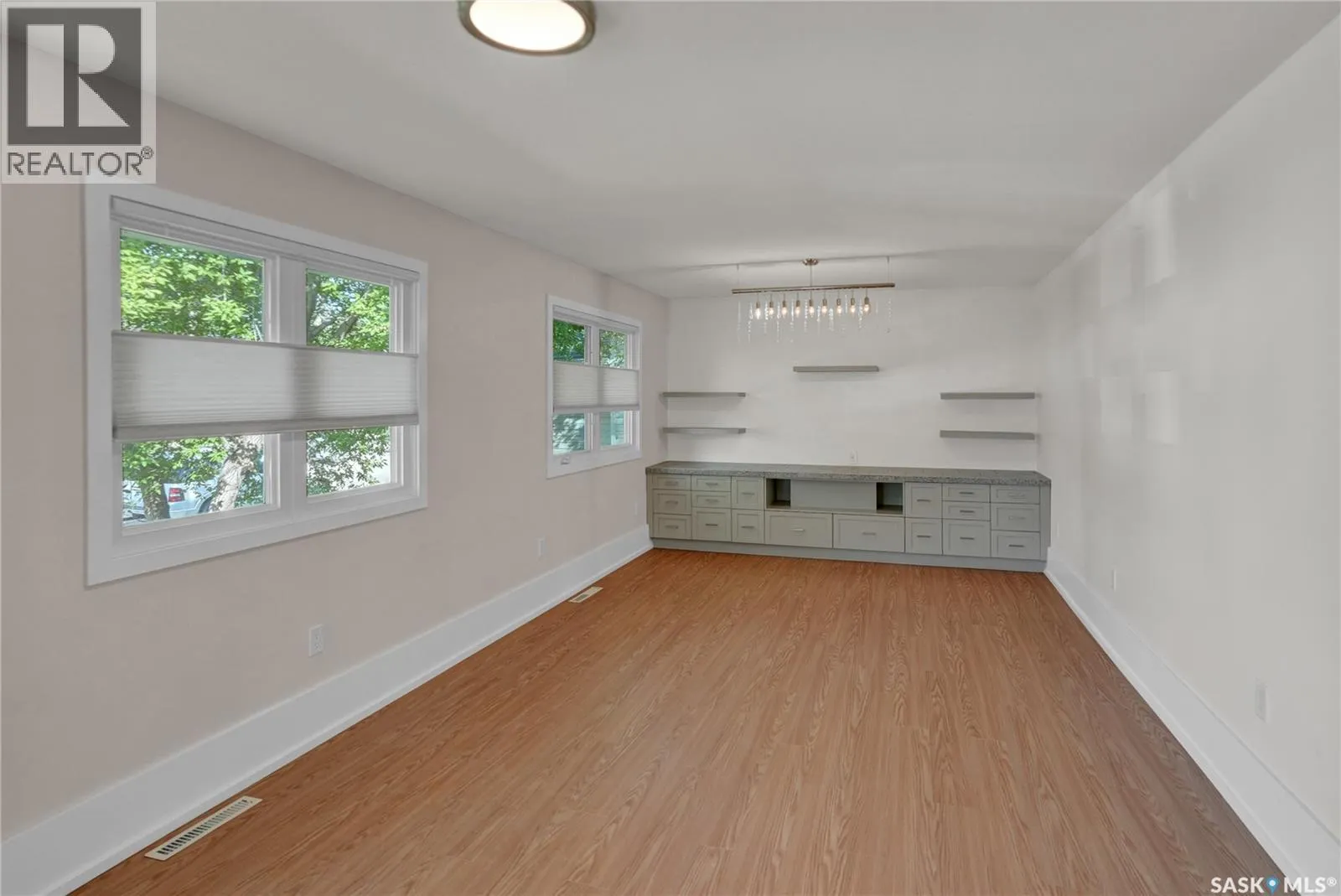 877 Elgin AVENUE