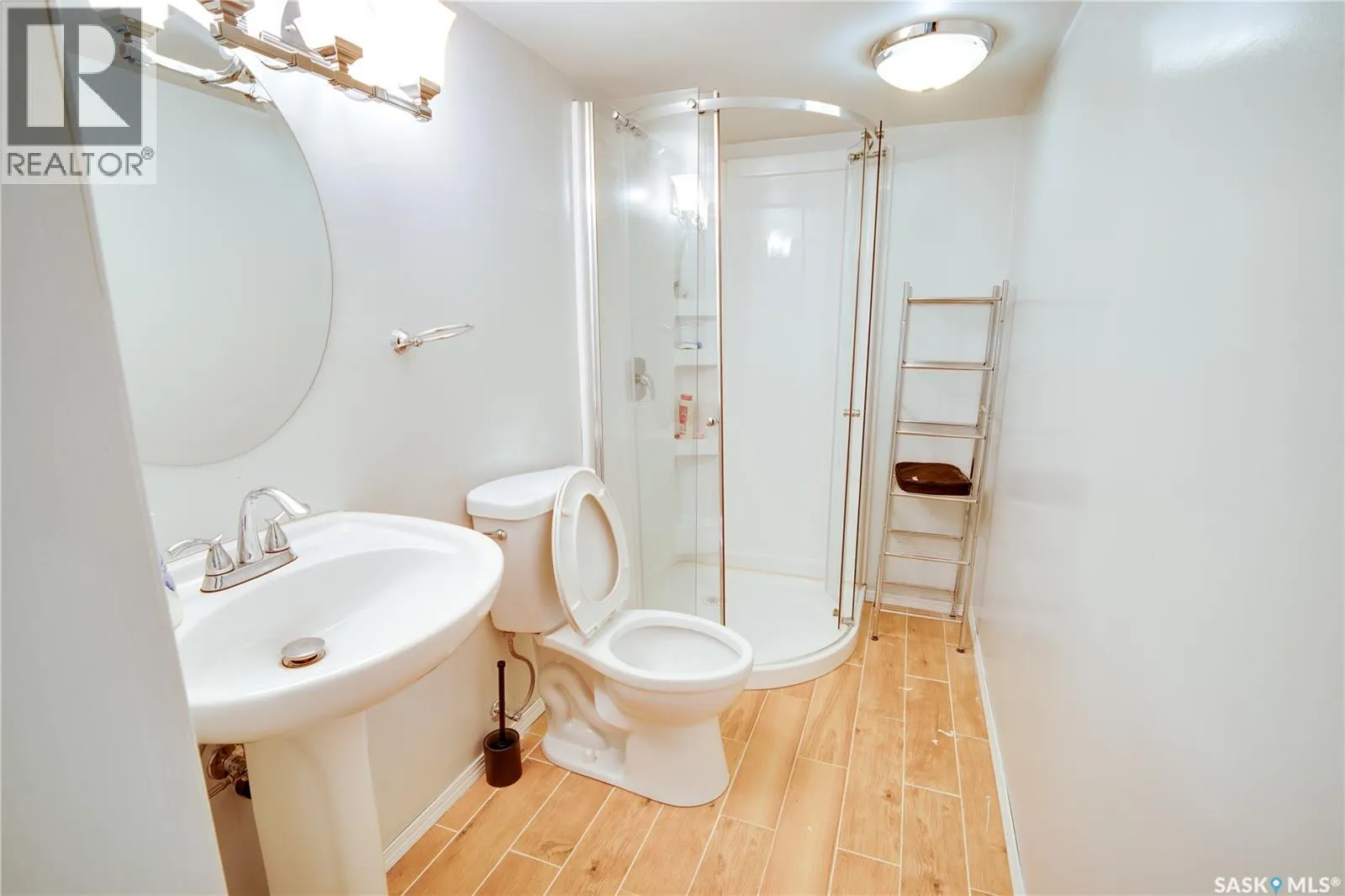 1304 Queen CRESCENT