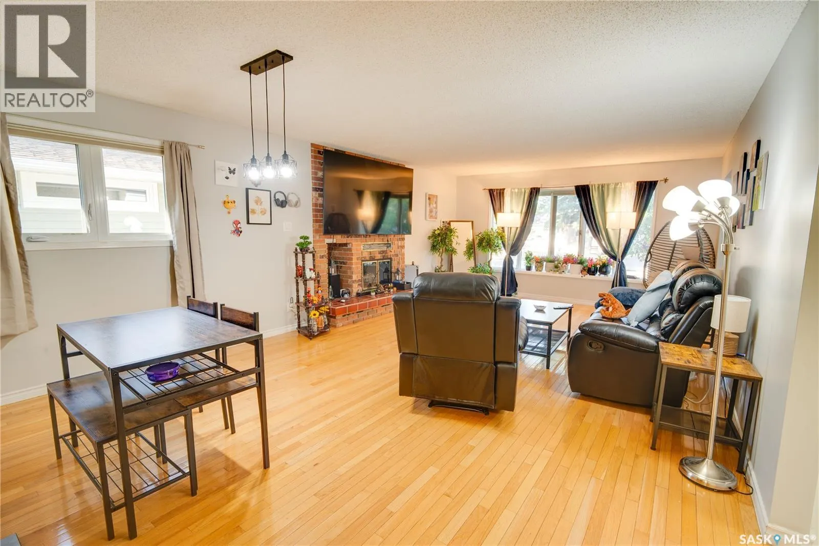 1304 Queen CRESCENT