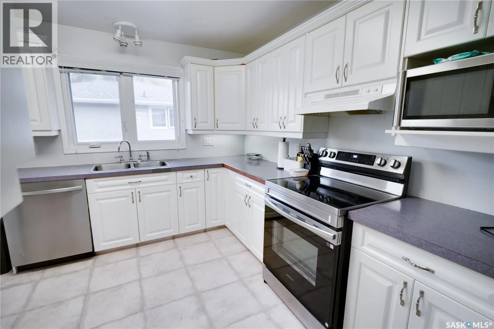 1304 Queen CRESCENT