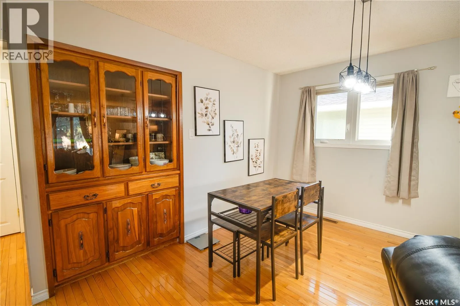 1304 Queen CRESCENT