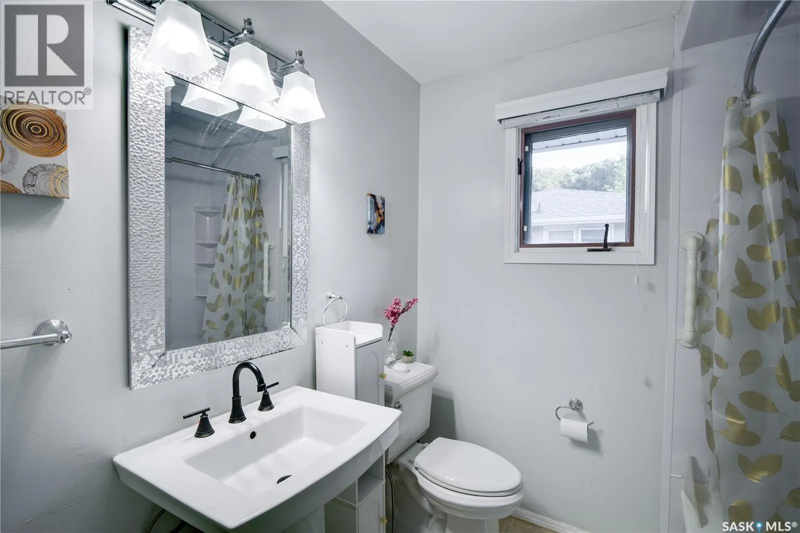 1304 Queen CRESCENT