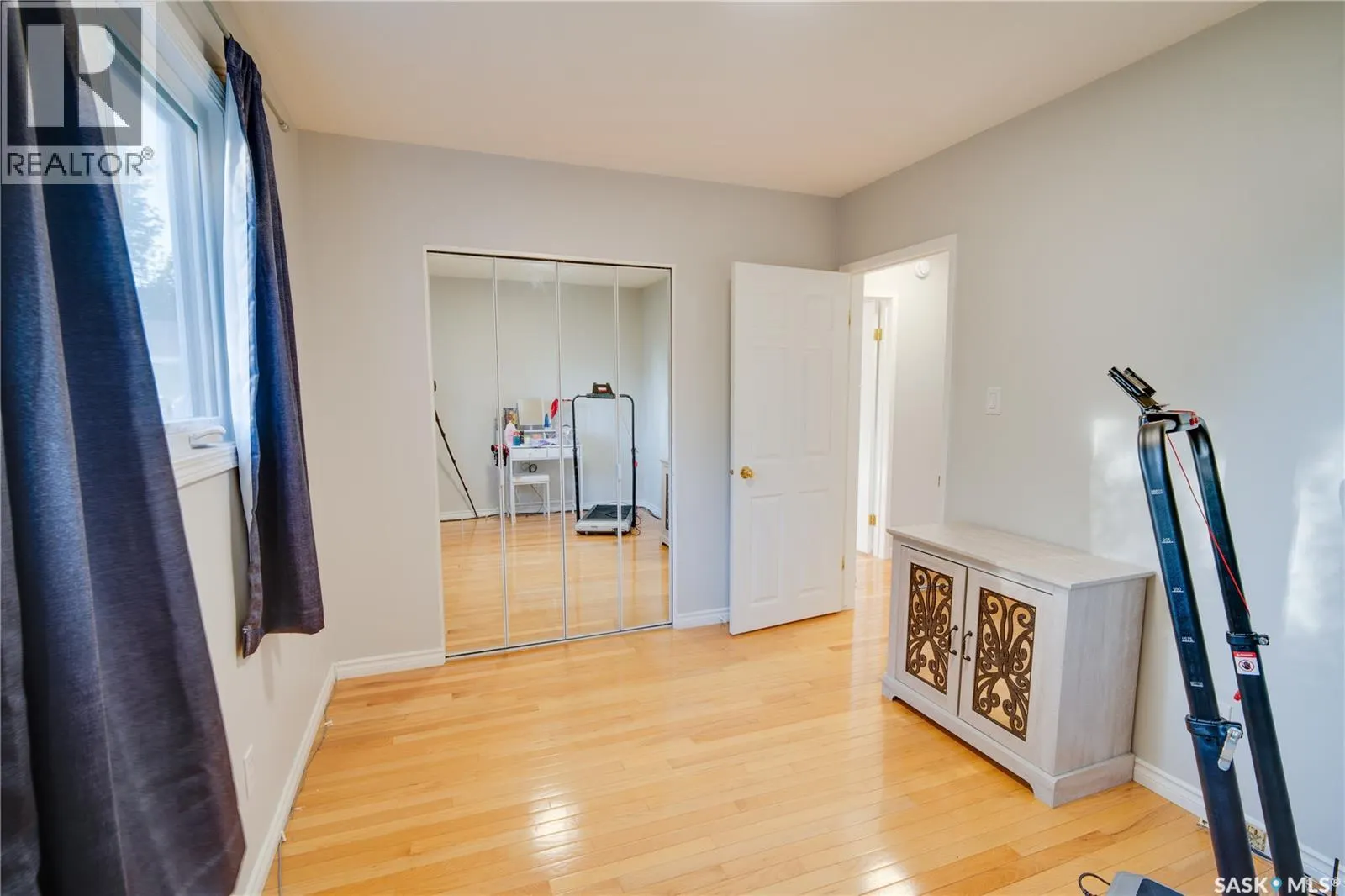 1304 Queen CRESCENT