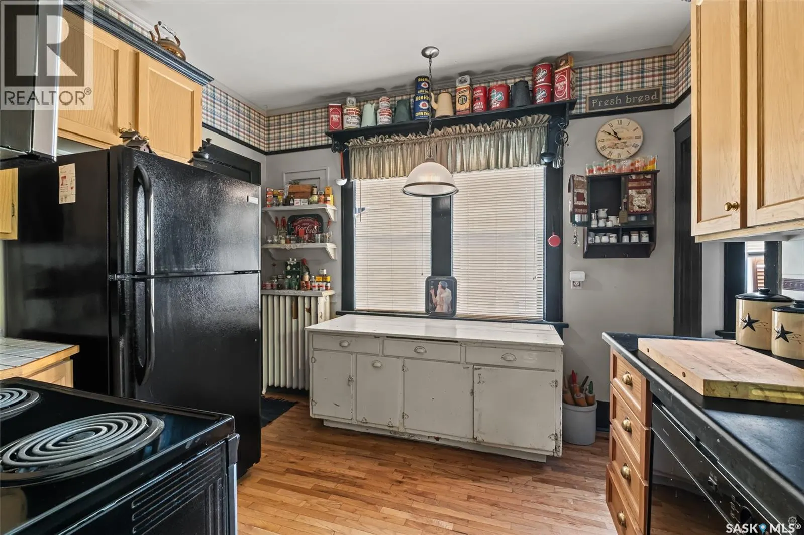 512 12th STREET W
