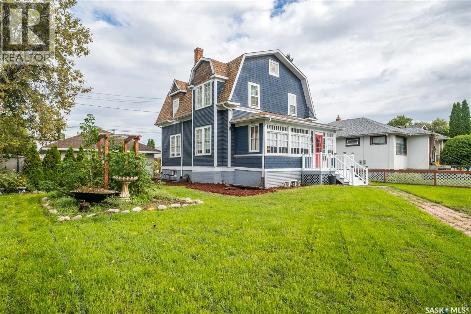 512 12th STREET W