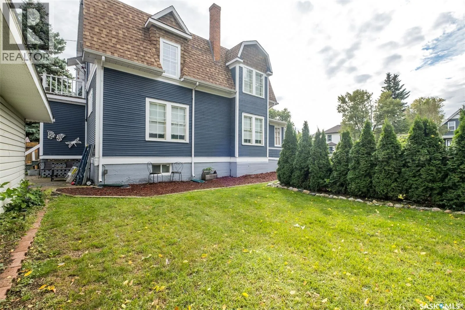 512 12th STREET W
