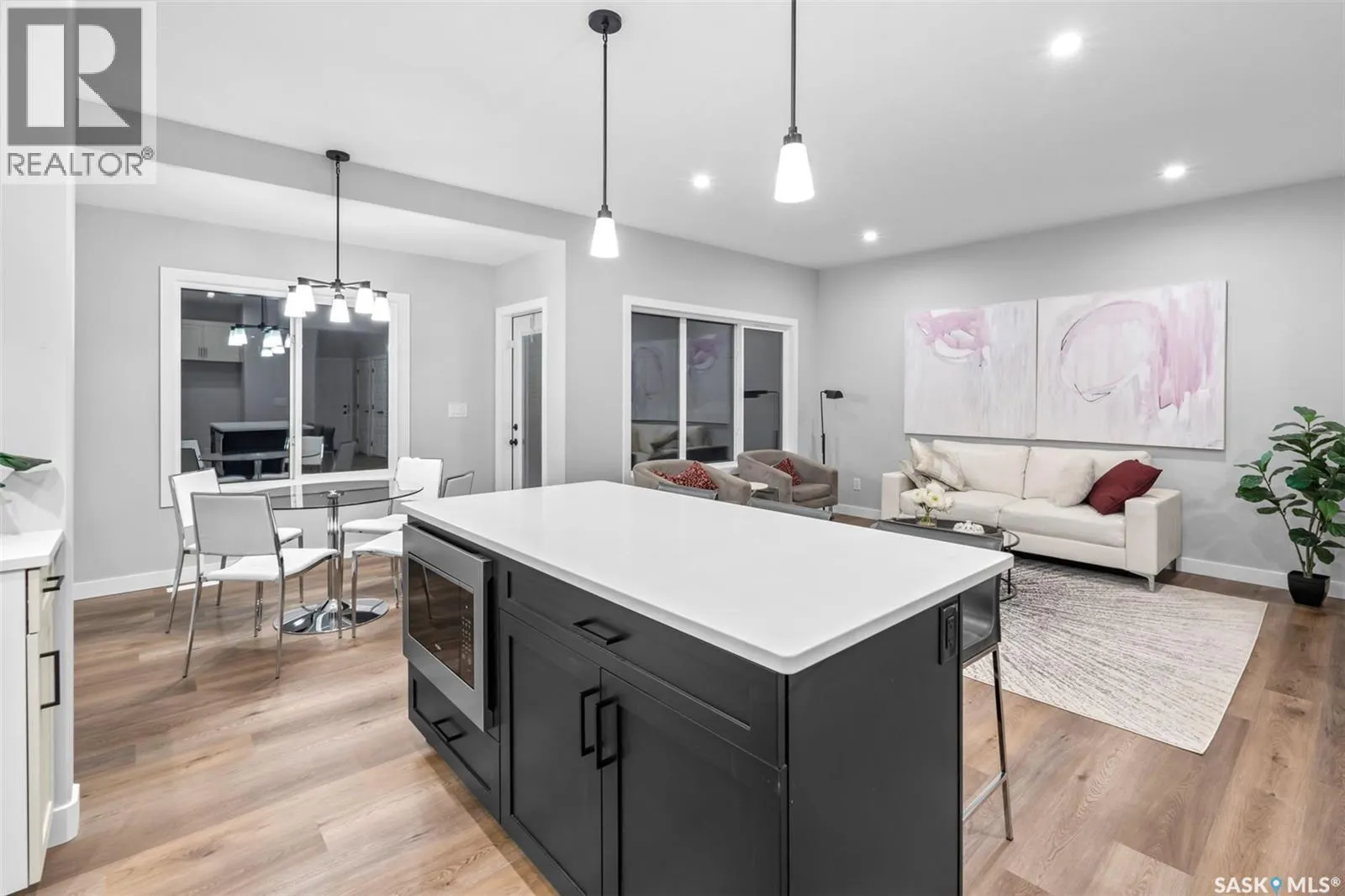 535 Traeger MANOR