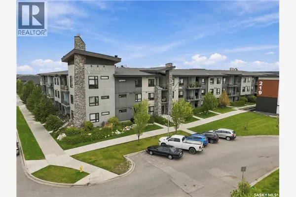 220 223 Evergreen SQUARE