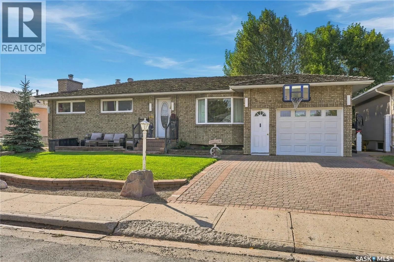 1015 Simcoe STREET