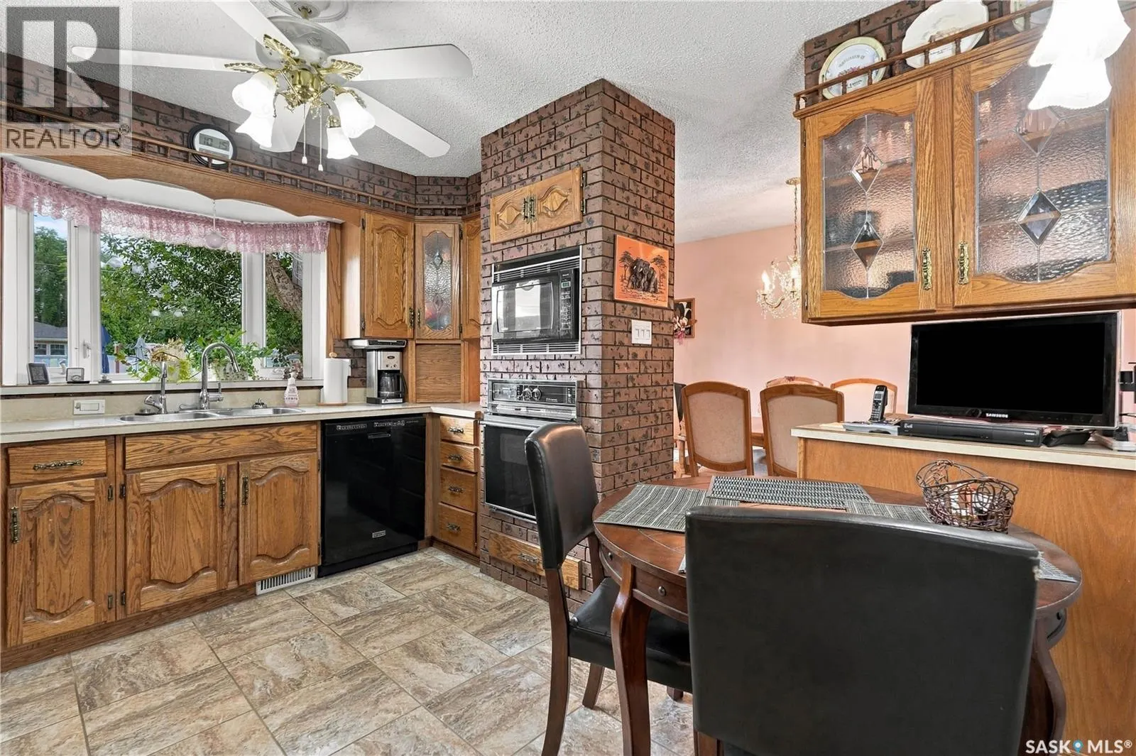 1015 Simcoe STREET