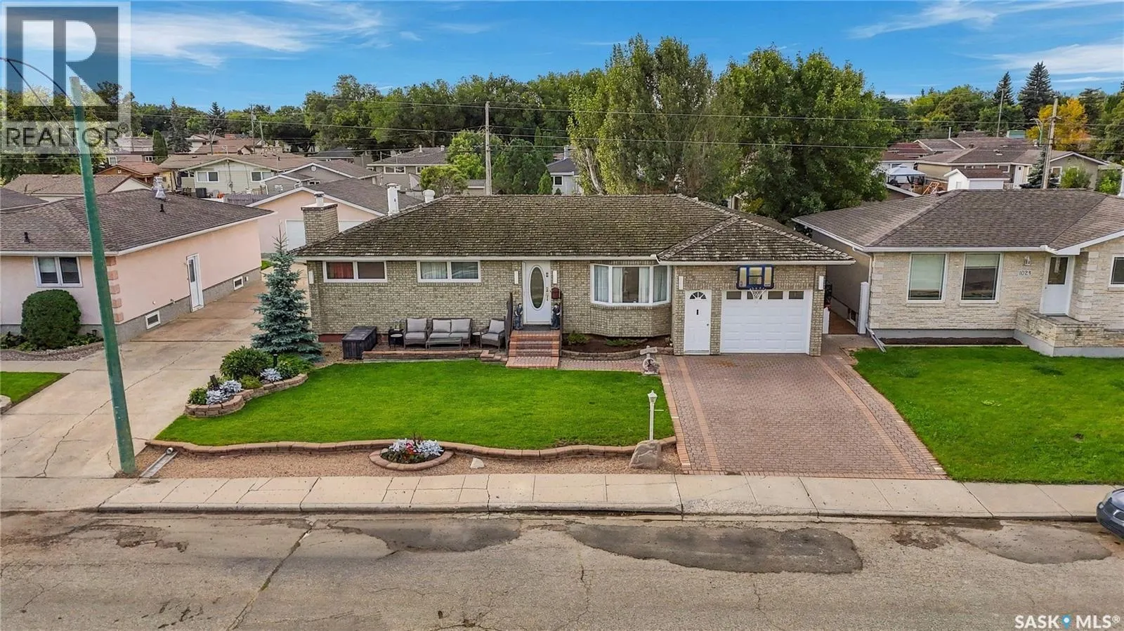 1015 Simcoe STREET
