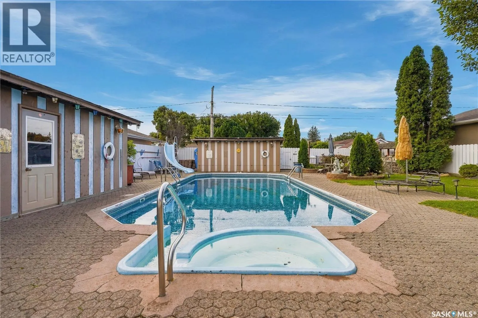 1015 Simcoe STREET