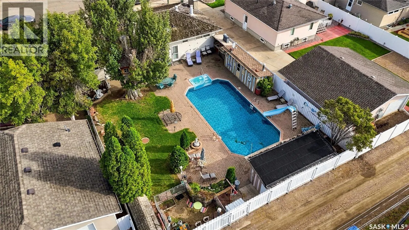 1015 Simcoe STREET