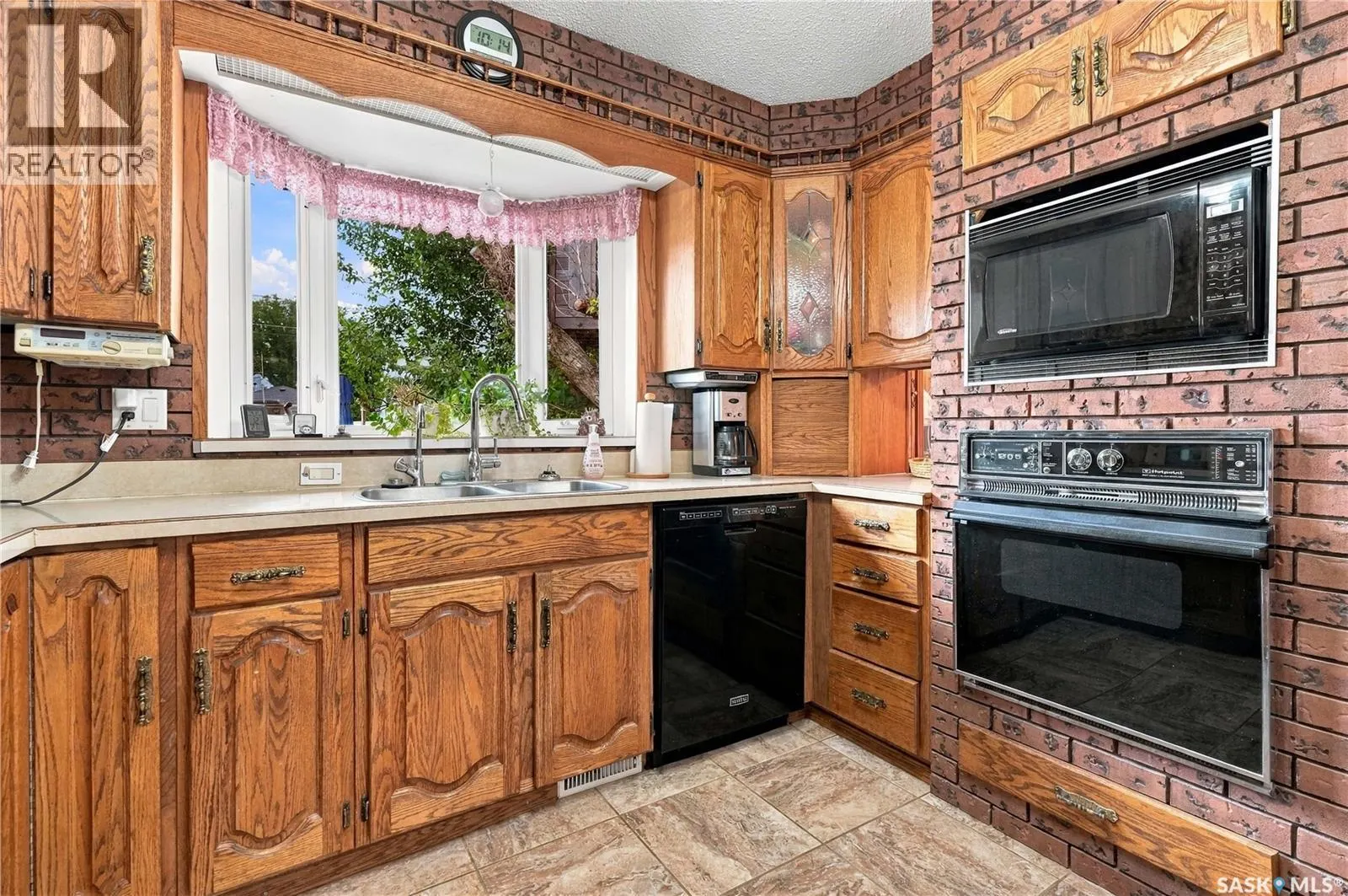1015 Simcoe STREET