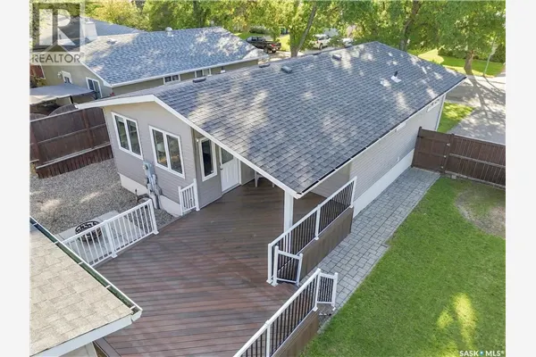 134 Ross CRESCENT