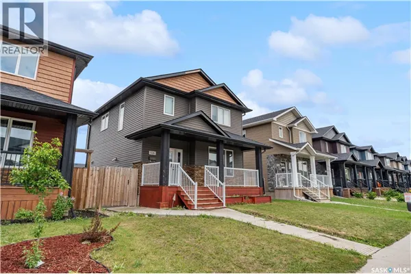 526 Maple CRESCENT
