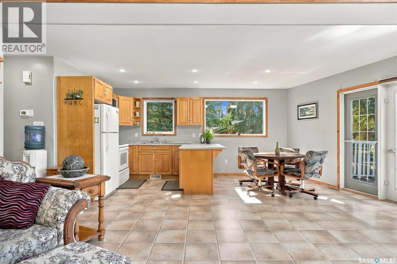 8 Lakeview DRIVE