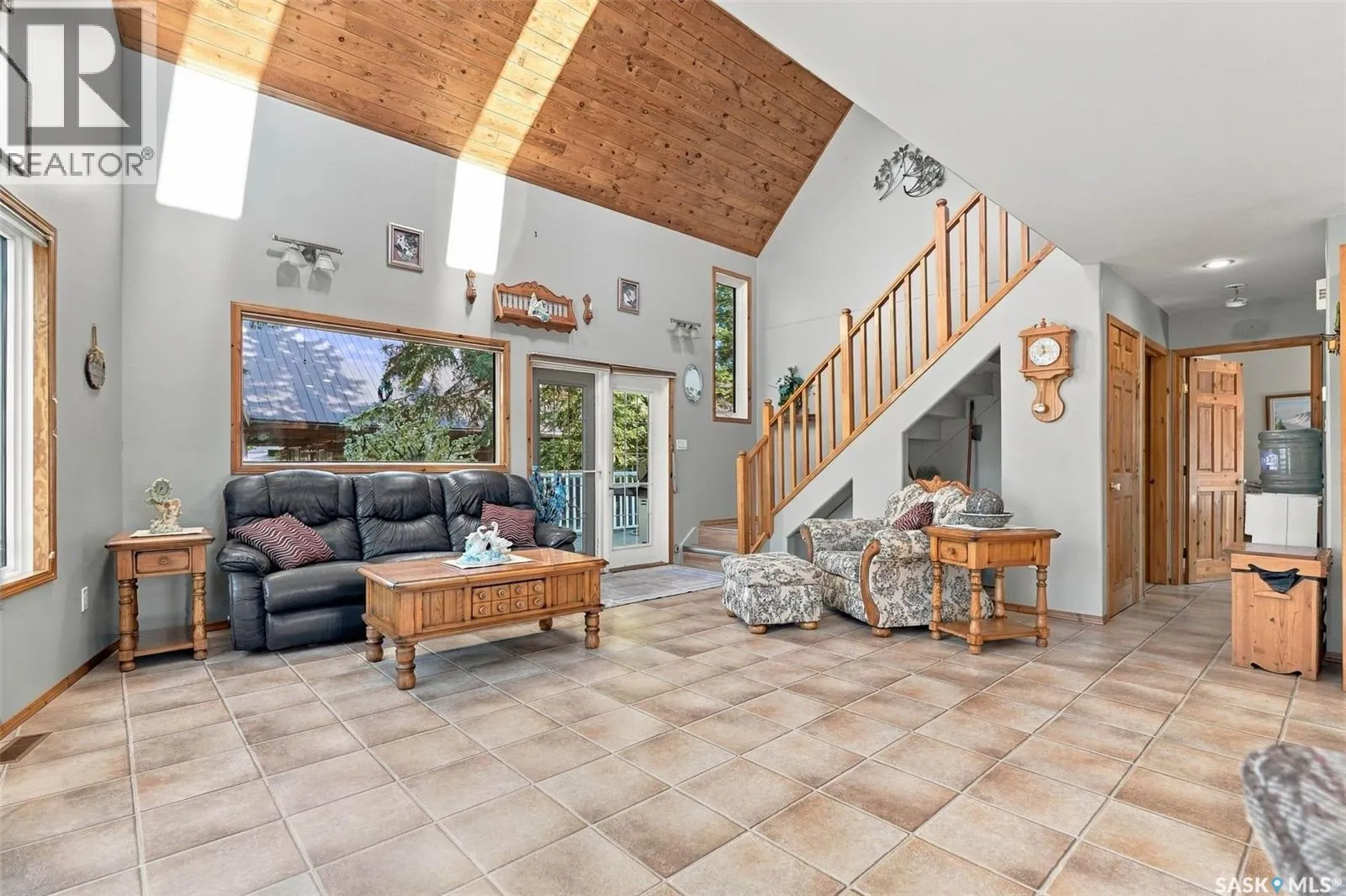 8 Lakeview DRIVE