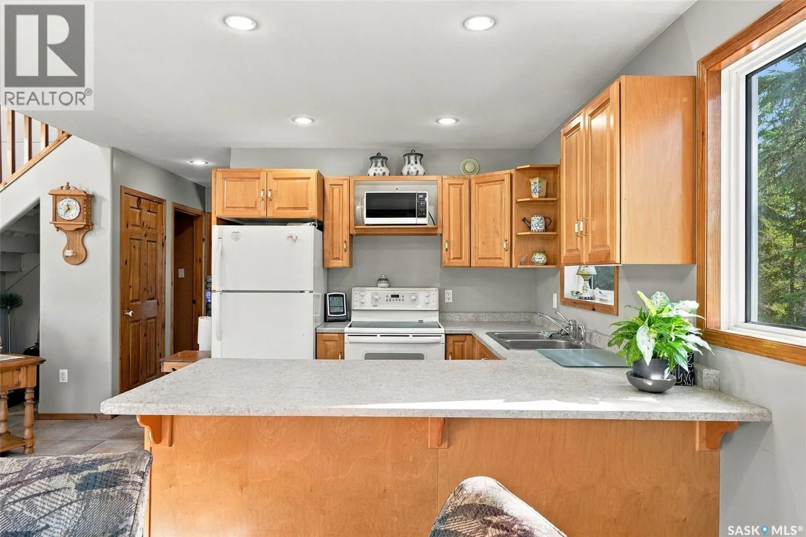 8 Lakeview DRIVE
