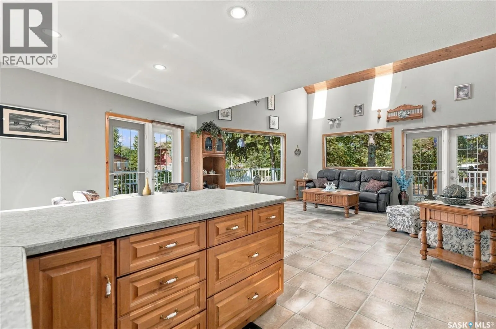 8 Lakeview DRIVE