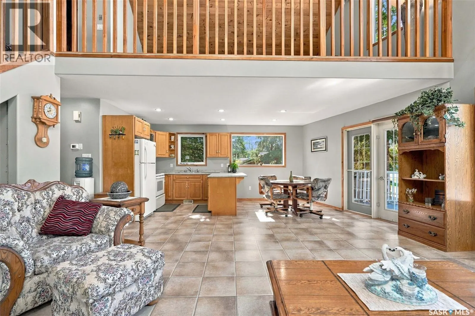 8 Lakeview DRIVE