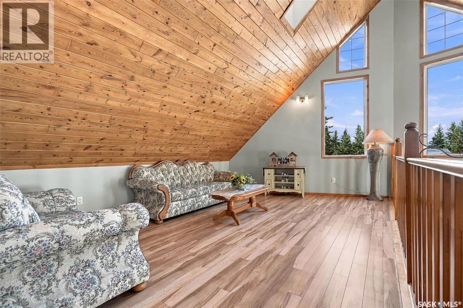 8 Lakeview DRIVE