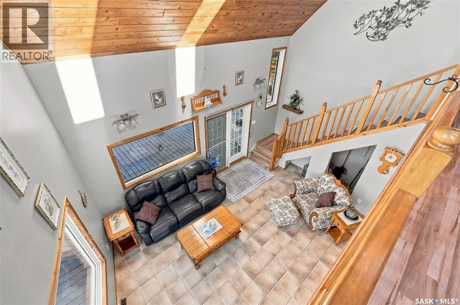 8 Lakeview DRIVE