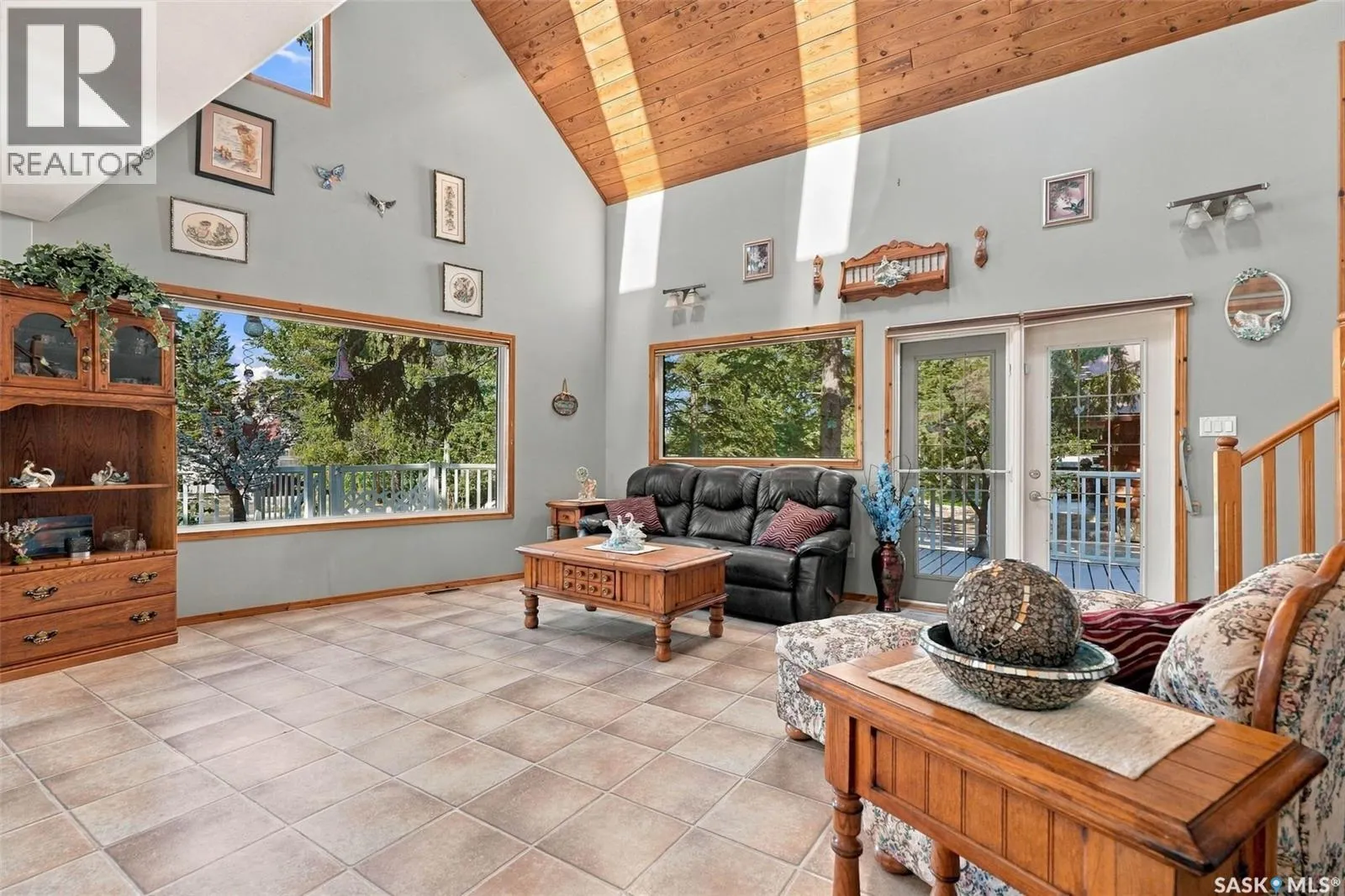 8 Lakeview DRIVE