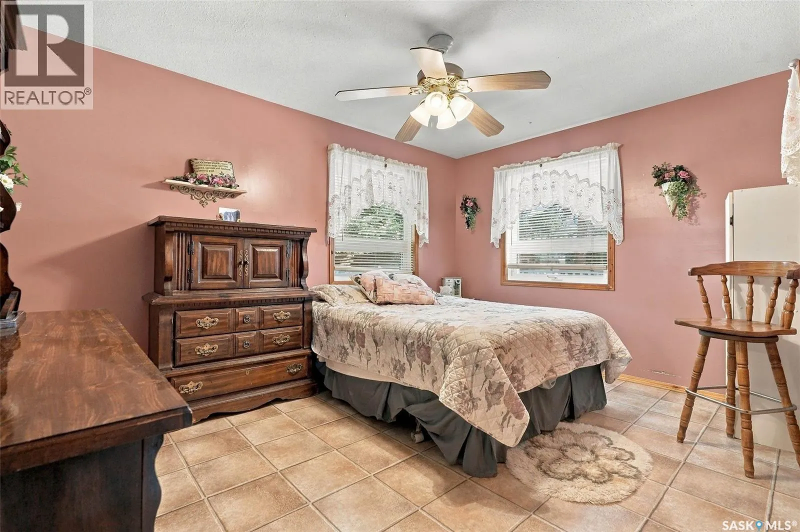8 Lakeview DRIVE