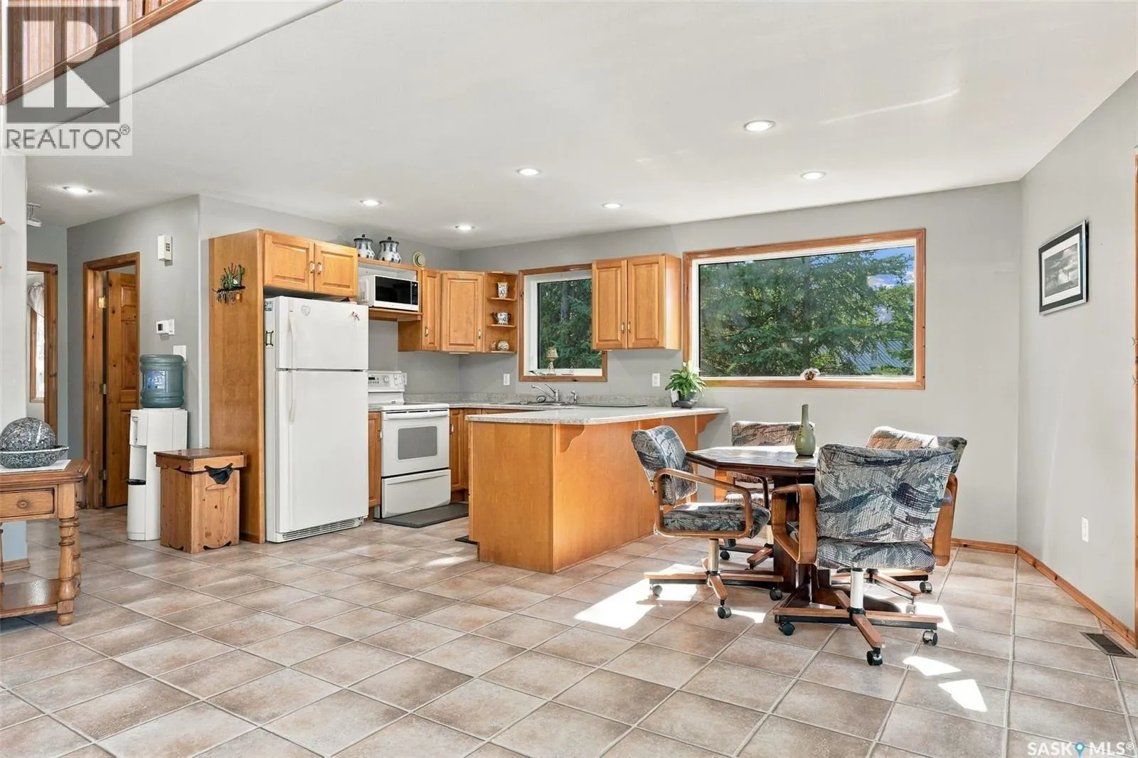 8 Lakeview DRIVE
